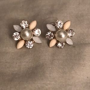 Francesca's Floral Stud Earrings 🌼