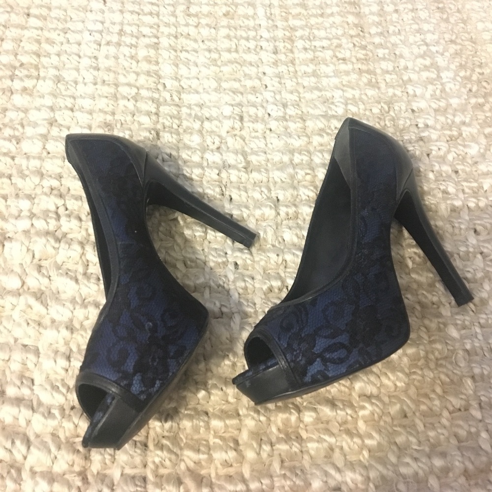 Pour la Victoire lace peep toe pumps