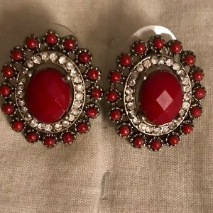 Francesca's classy, vintage studs 🌹❤️