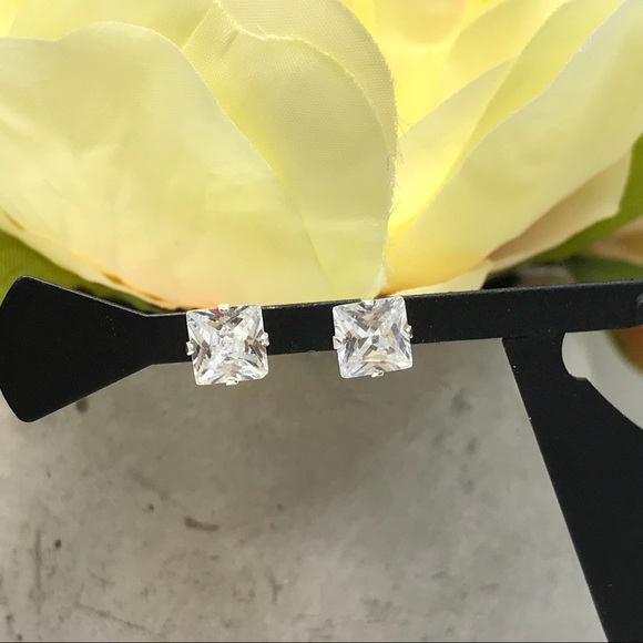 🛍Sterling Silver Square CZ Stud Earrings 6mm🛍 - Picture 2 of 3
