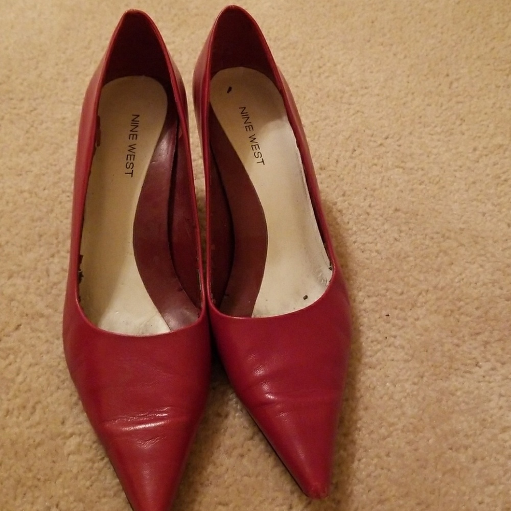 Nine west ruby red pumps