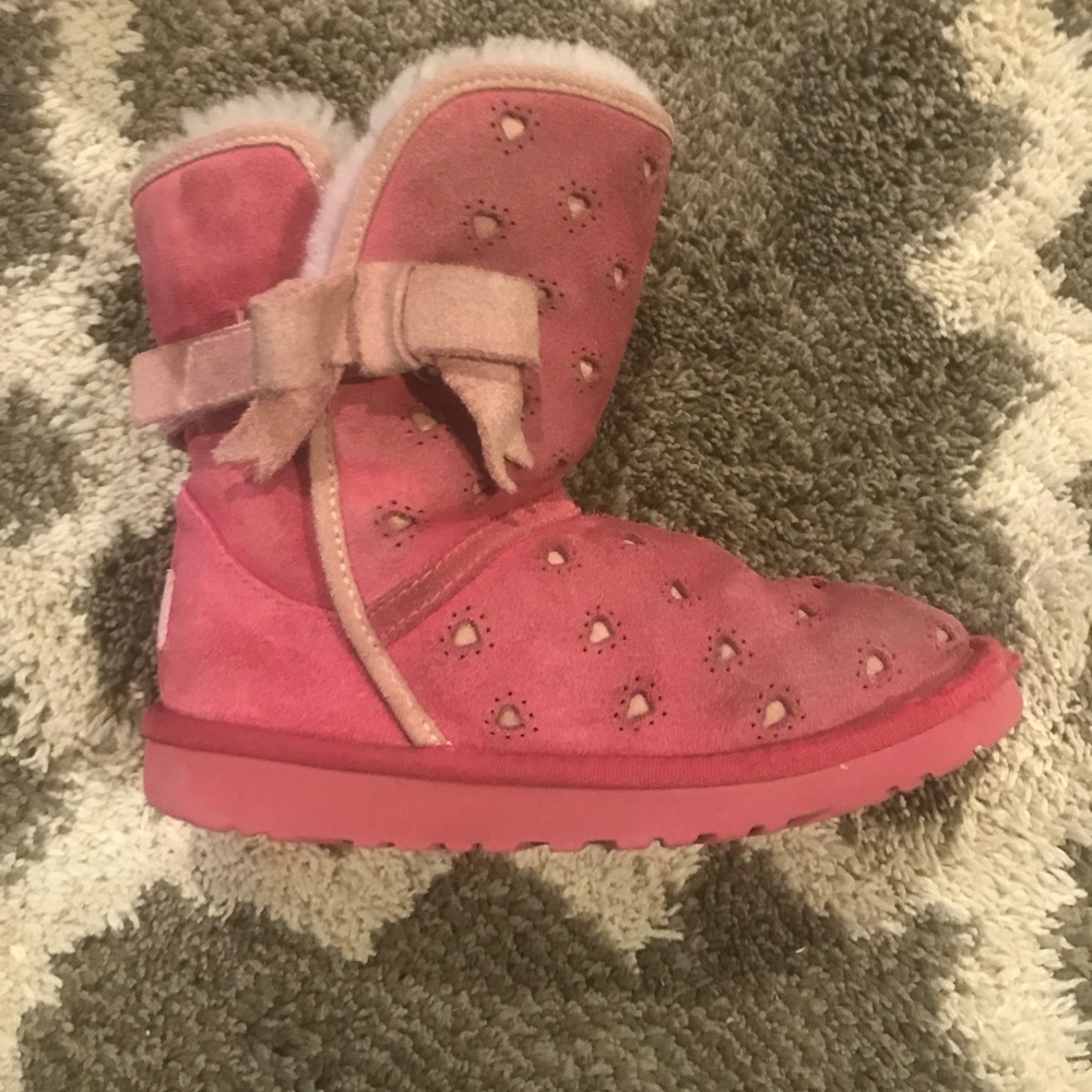 Girls uggs. Toes have a few frayed threads.