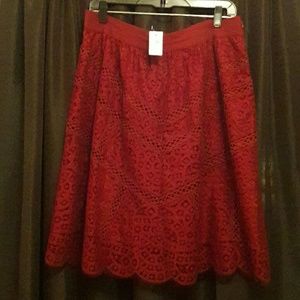 Skirt, it's 15.5" wide and 25" in length