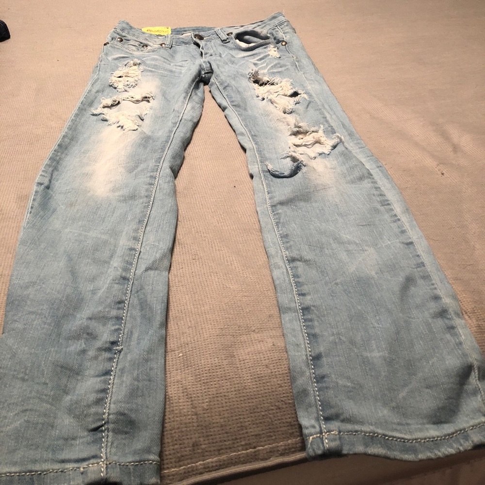 Faded Ripped Skinny Capri!