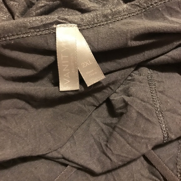 Lot of 2 2xl shimmery lace camis - Picture 5 of 8