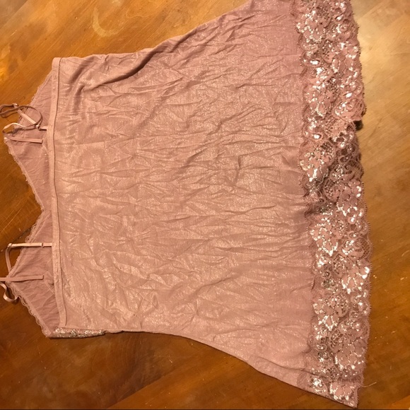 Lot of 2 2xl shimmery lace camis - Picture 7 of 8