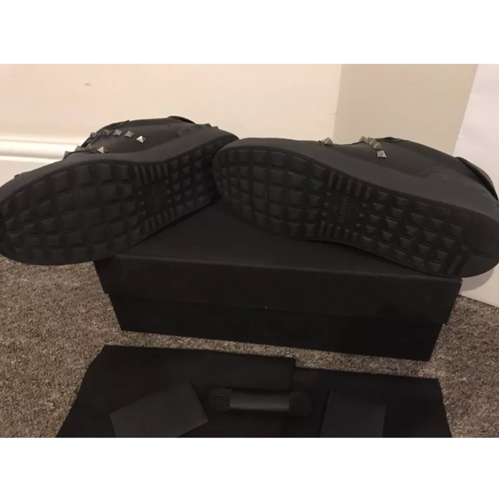 Valentino Rockstud Sneakers - Picture 3 of 6