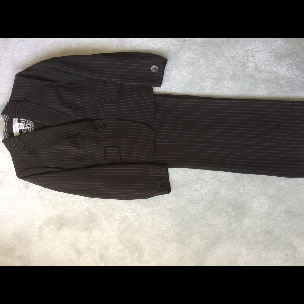 Pants suit