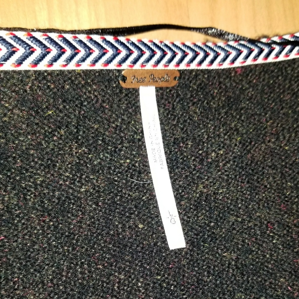 Deep V Sweater (Wool) - Picture 4 of 5