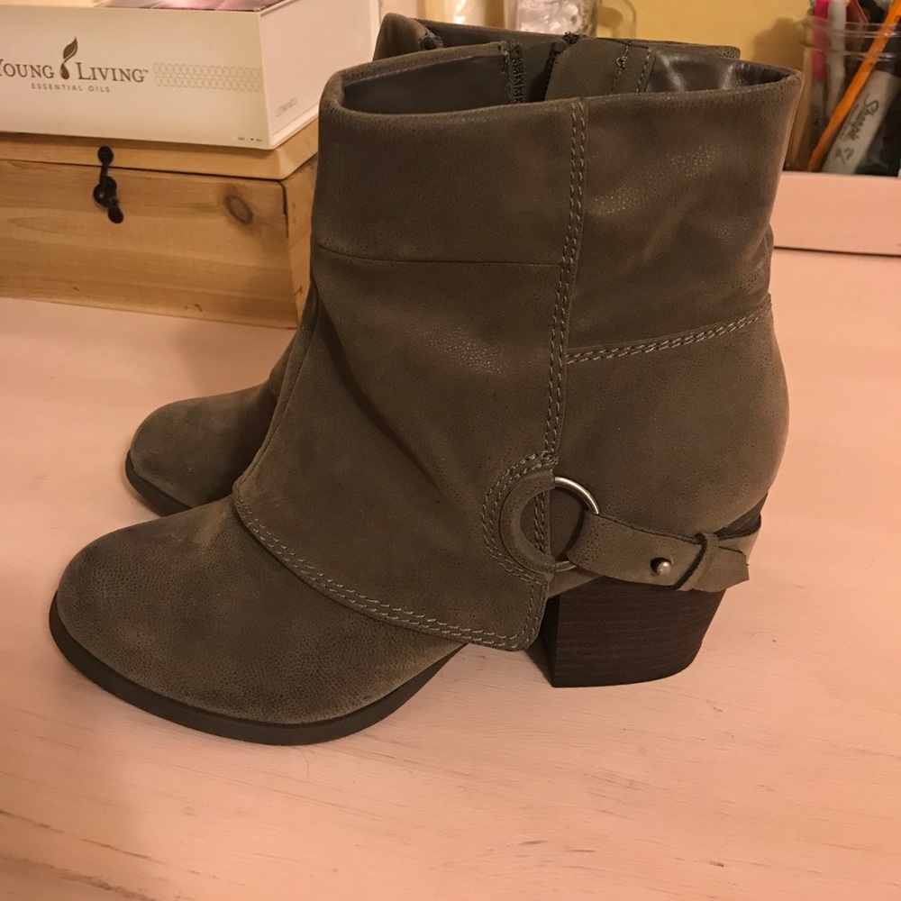 Ankle booties