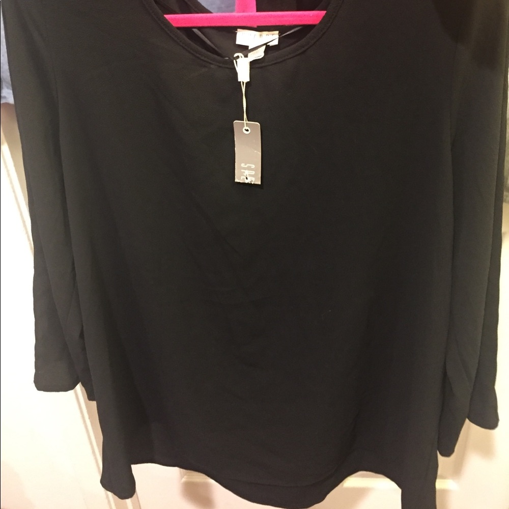 Black ladder sleeve blouse. Size Large. WT.