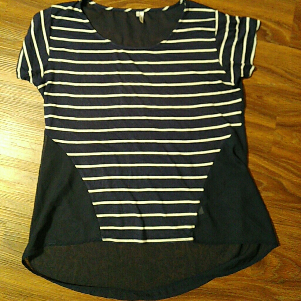 Short sleeve high/ low top