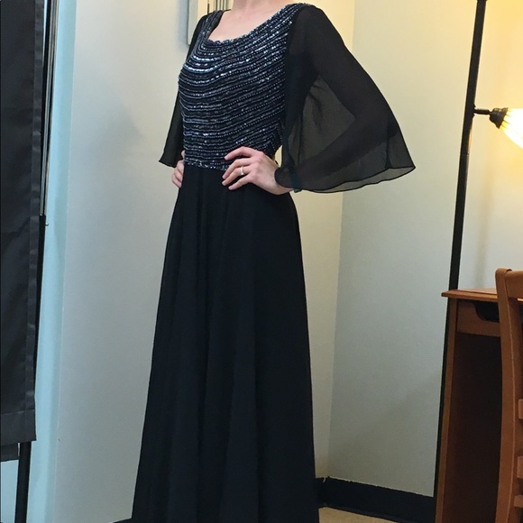 Dresses & Skirts - Formal gown size 6/8