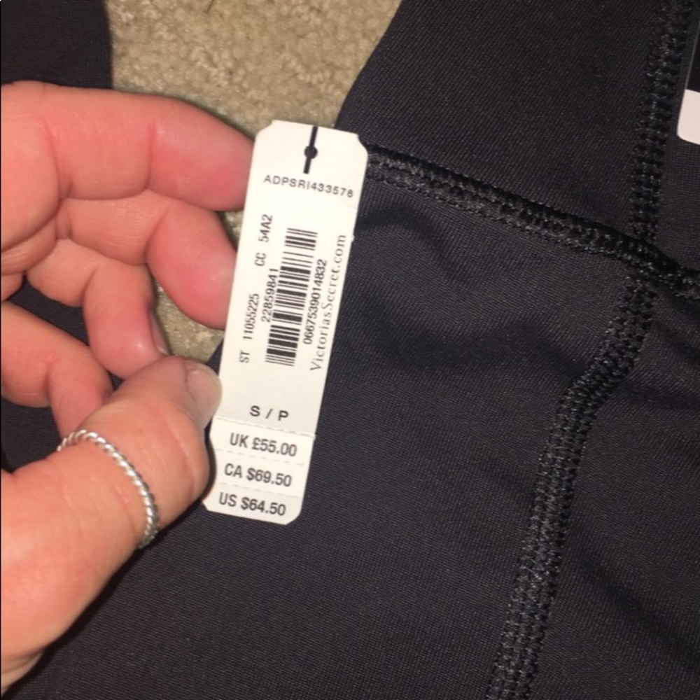SOLD!! NWT ‼️ black VS knock out leggings size S