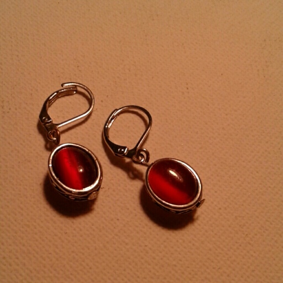 Beautiful red earrings - Picture 1 of 3