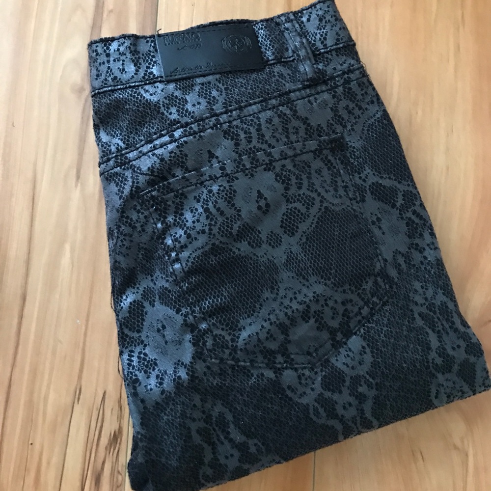 Buffalo Straight Leg w Ankle Zipper Jewels Denim