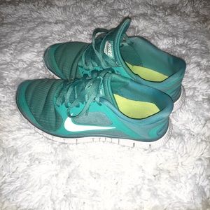 Teal Nike 4.0 Sneakers