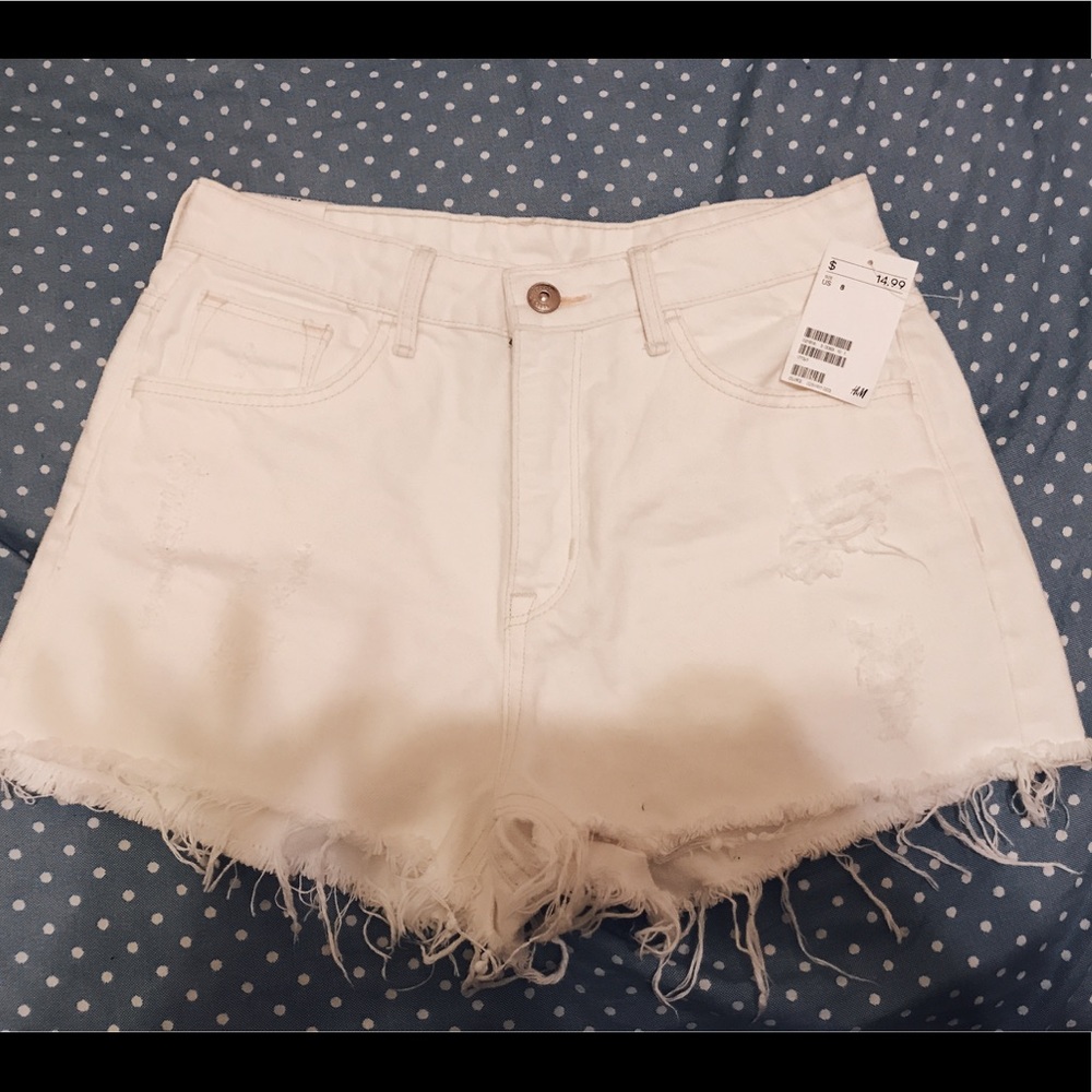 H&M white shorts distressed