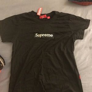 Supreme UO BLACK LOGO TEE