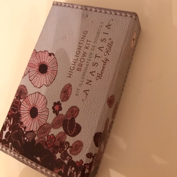 Anastasia Beverly Hills Other - ANASTASIA BROW KIT Anastasia Beverly Hills Other - ANASTASIA BROW KIT