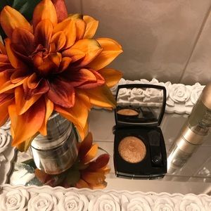 Chanel highlighter in gold fever