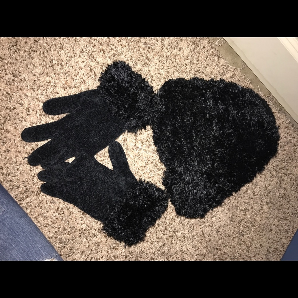 Matching hat and gloves set