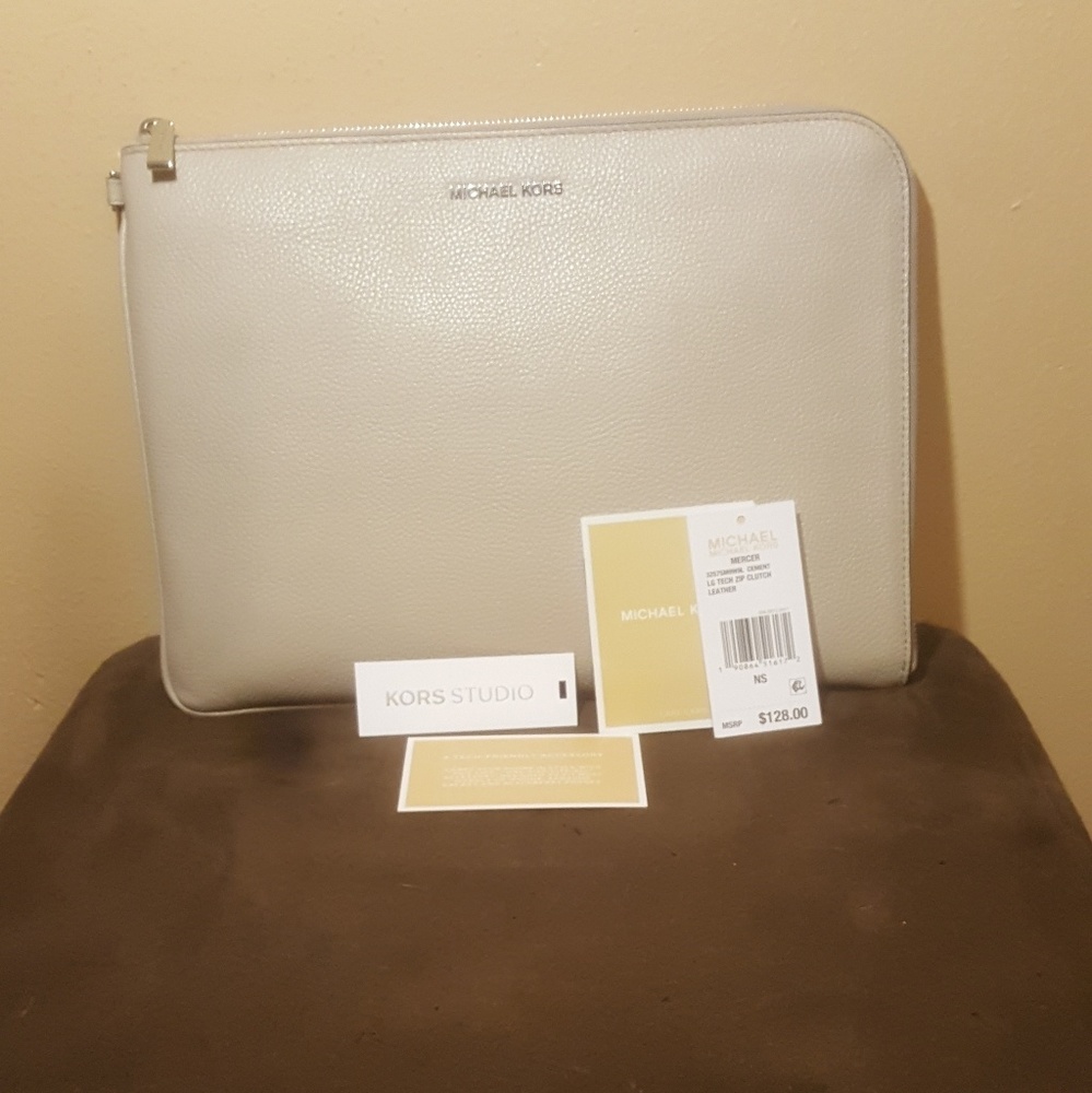 Michael Kors Mercer Large Tech Zip Clutch