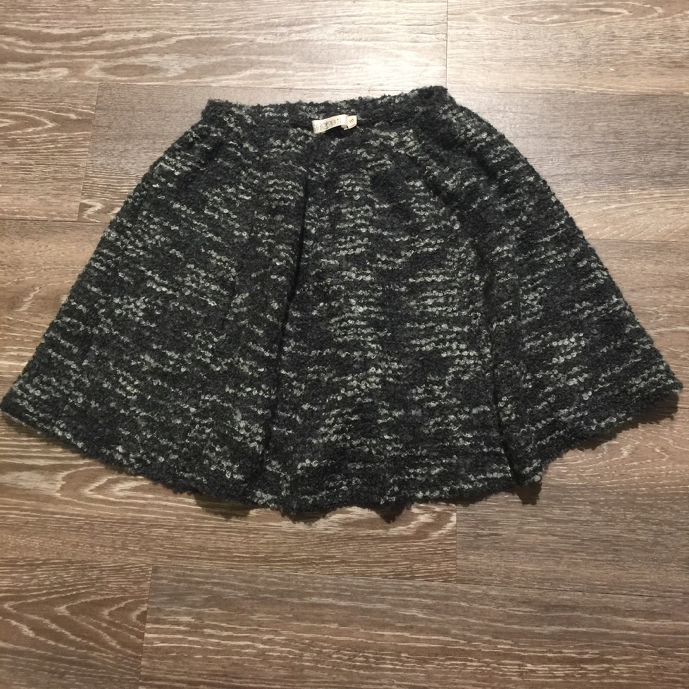 CUTE SKIRT!