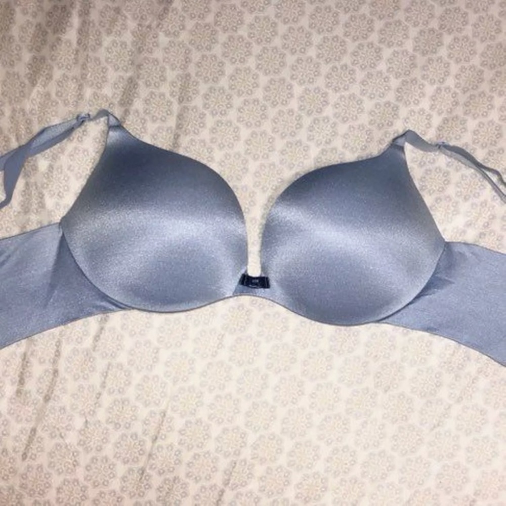 VICTORIA’S SECRET light blue plunge bombshell bra