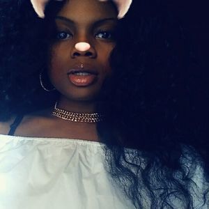 Meet your Posher, Kenyona