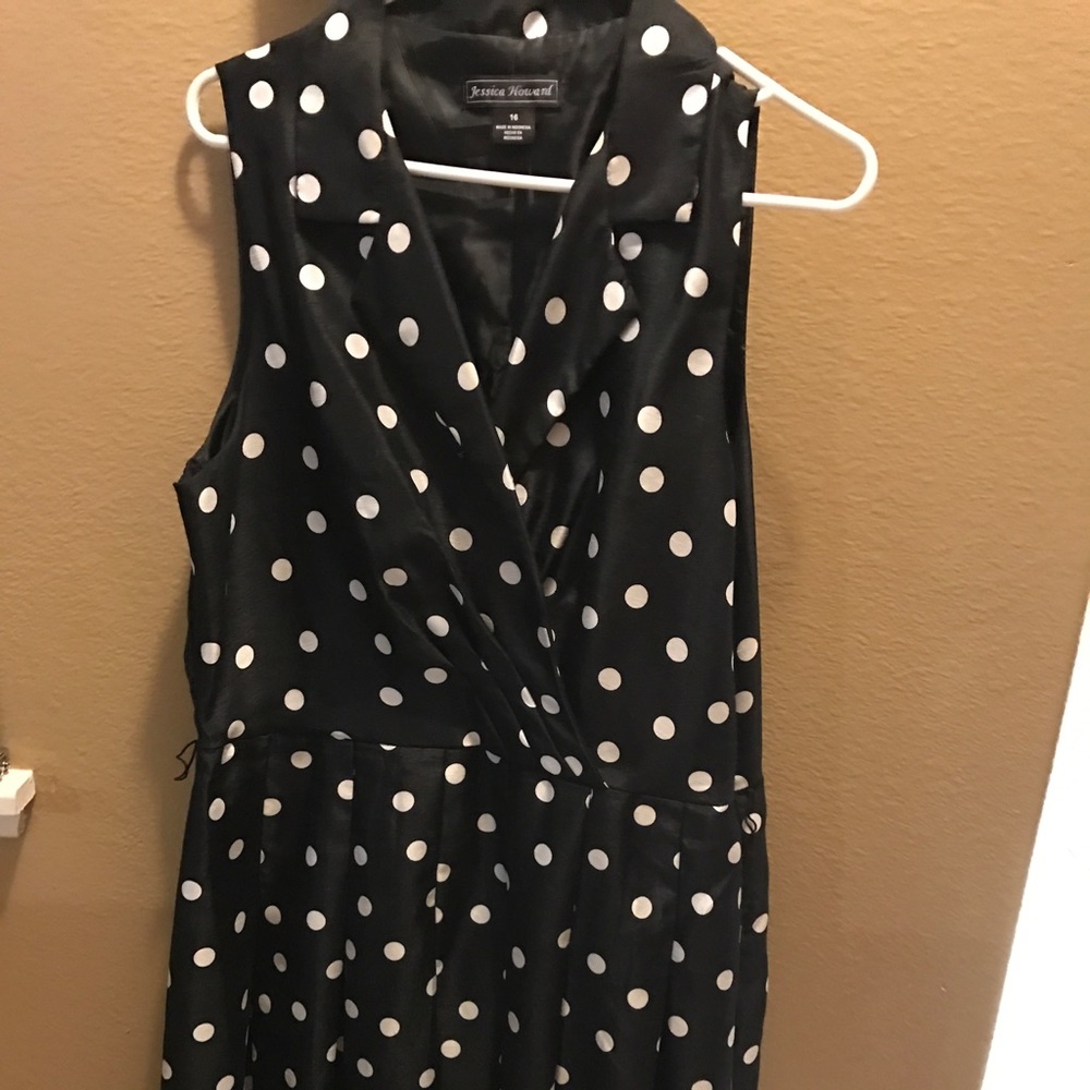 Beautiful polka dot dress !