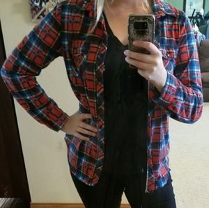 Cozy multicolor plaid shirt!