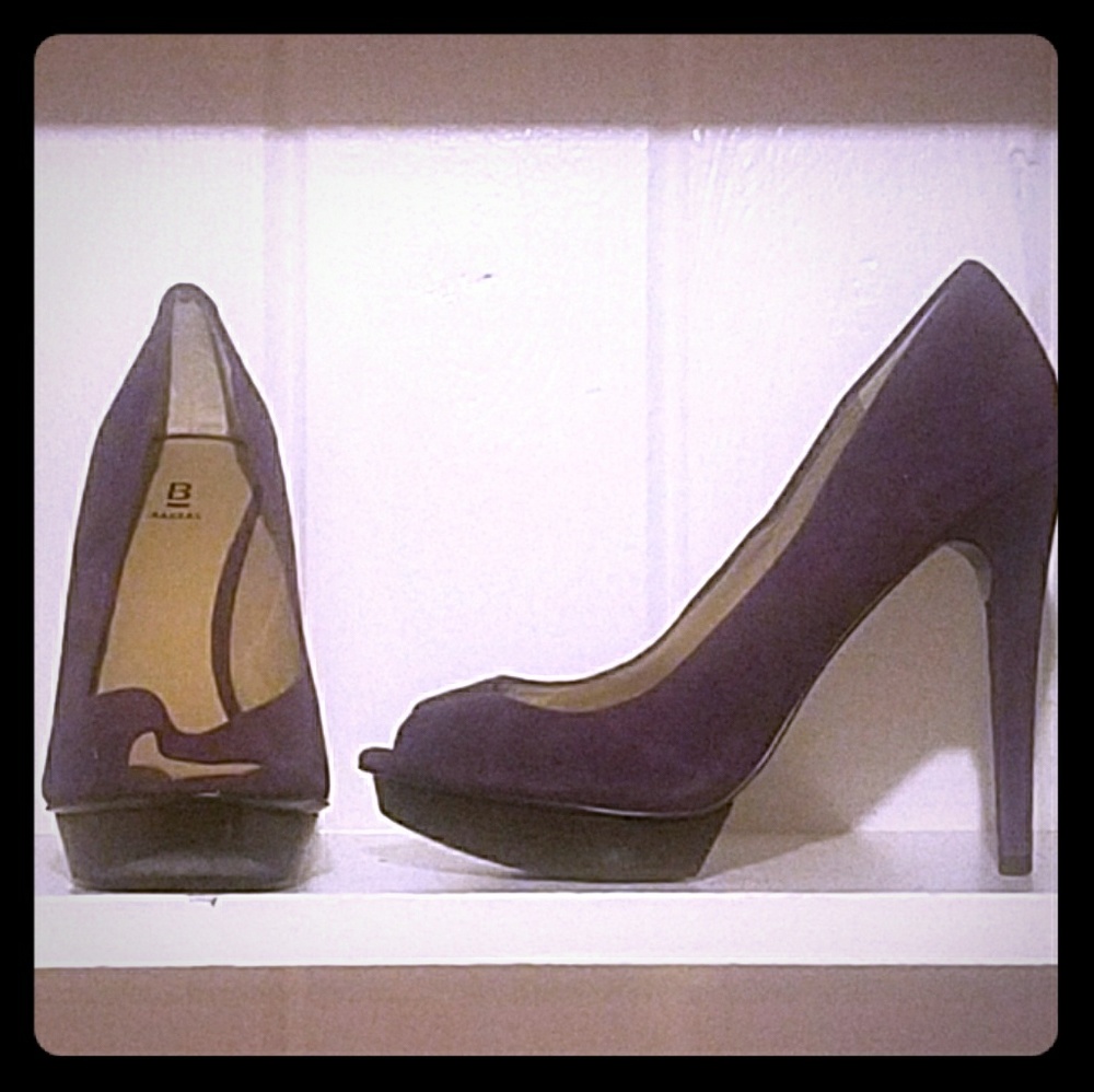 ***BAKERS PURPLE SUEDE PEEP TOE HEELS***