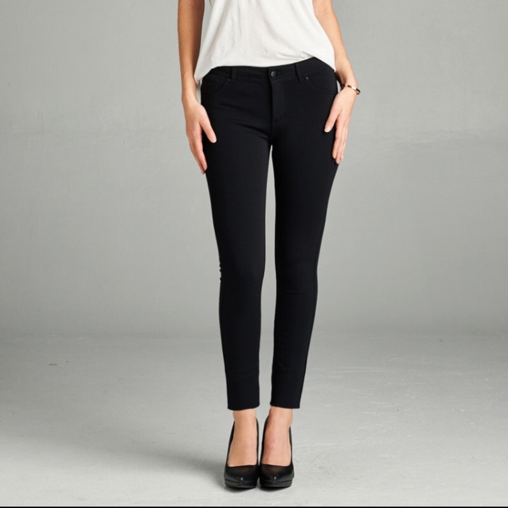 Comfortable and Stretchy Black Skinny Pants