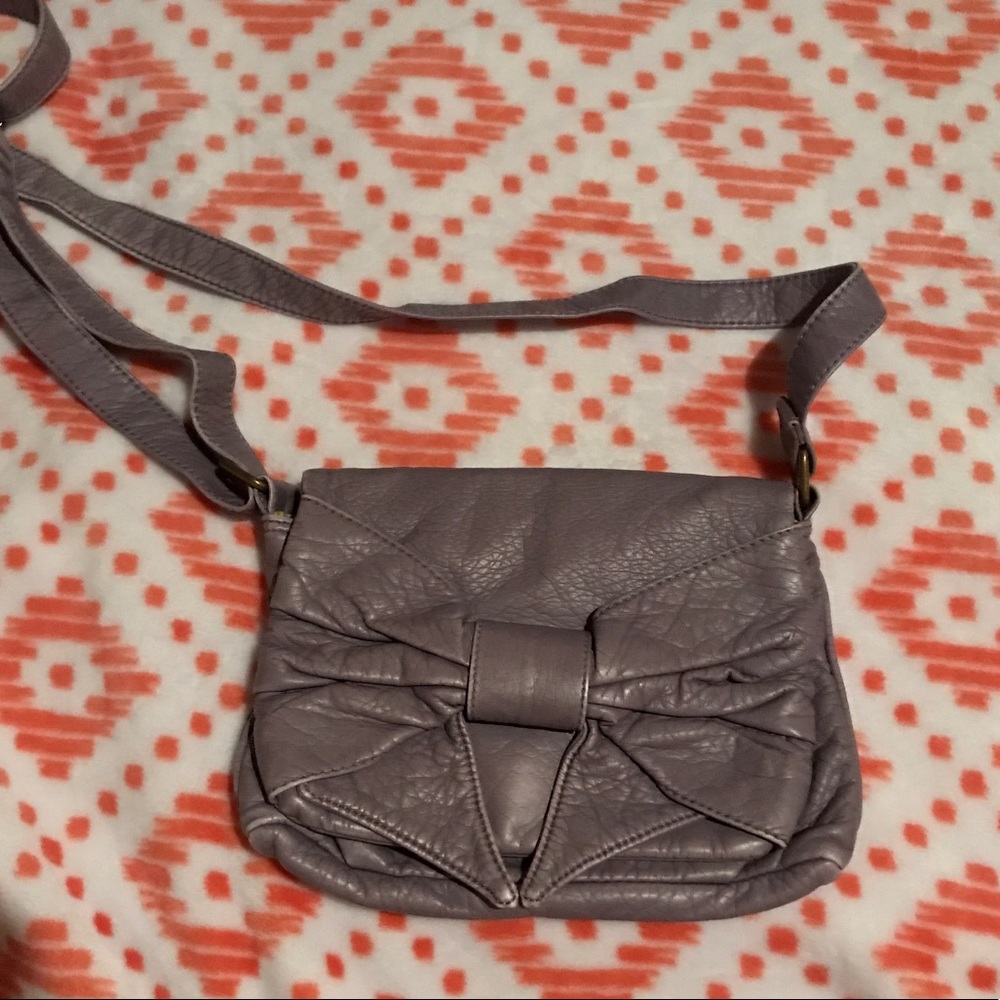 Super cute cross body purse! 💟