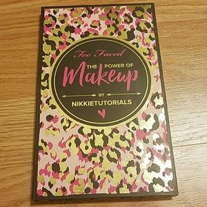 Too Faced The Power of Makeup - On hold