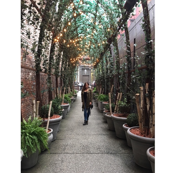 Meet your Posher, Kim - Picture 2 of 3