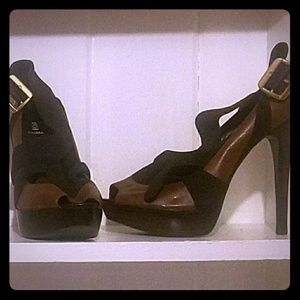 ***BAKERS BROWN HEELS***