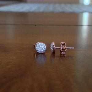 Silver studs, rose played.