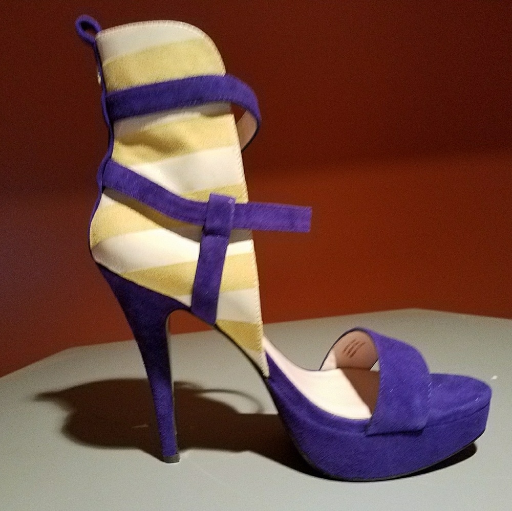 Suede heels (NEW)