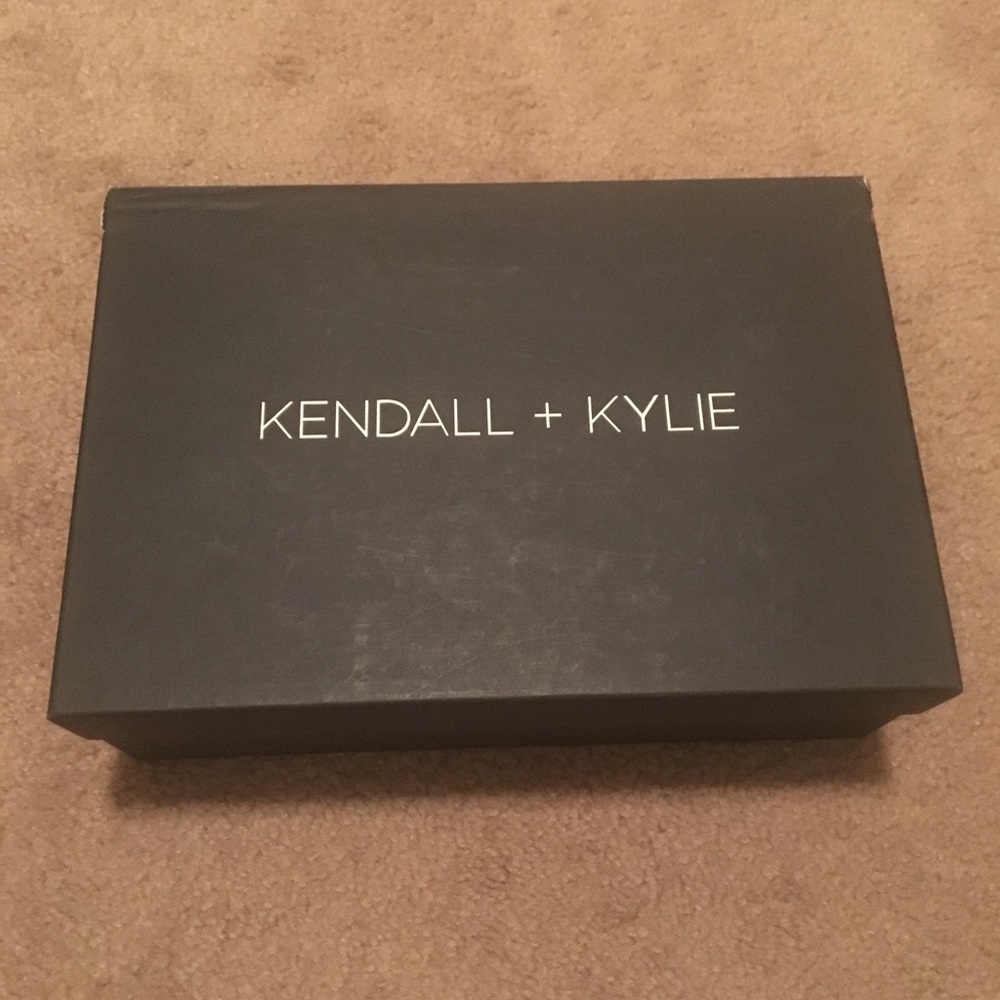 Kendall and Kylie size 9 NEW IN BOX