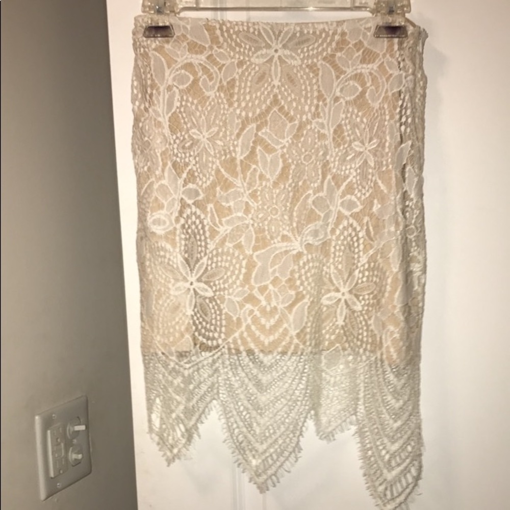 Lace Nude 2-piece - Picture 3 of 3
