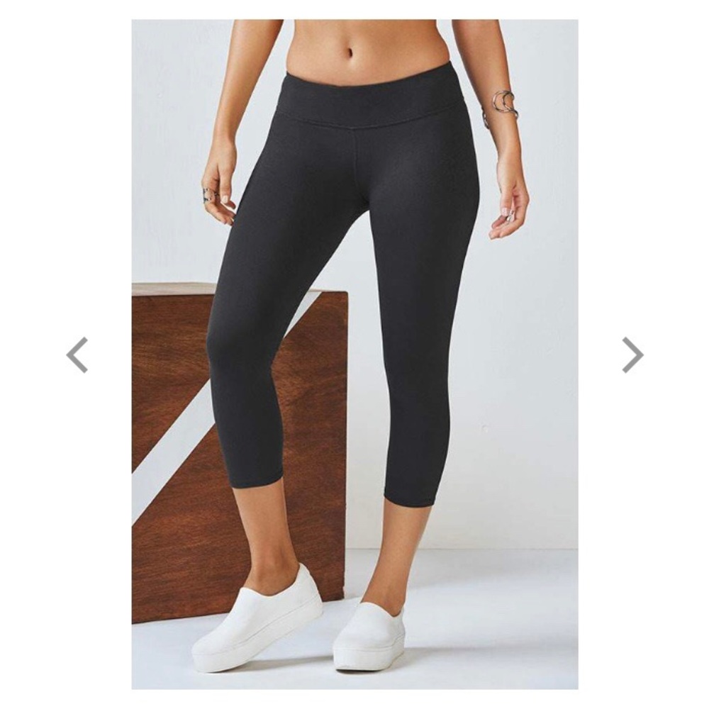 2 Fabletics Salar Capris