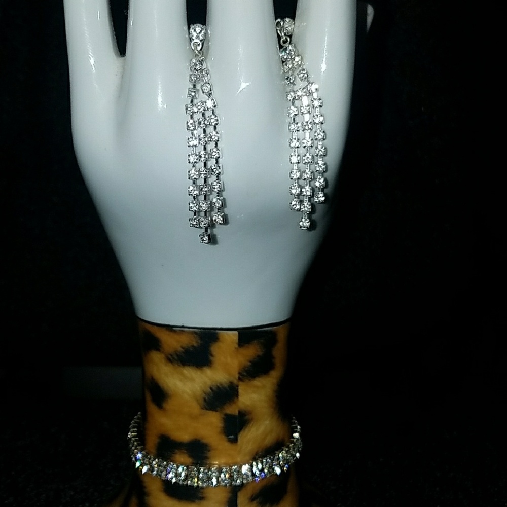 Tingly set of earrings and bracelet
