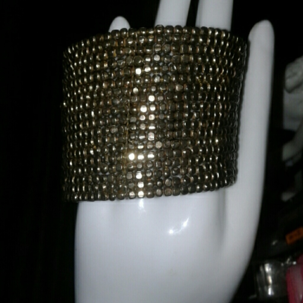 Adjustable bracelet