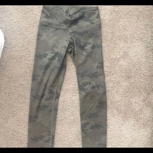 Lululemon wunderunder leggings cropped camoflauge