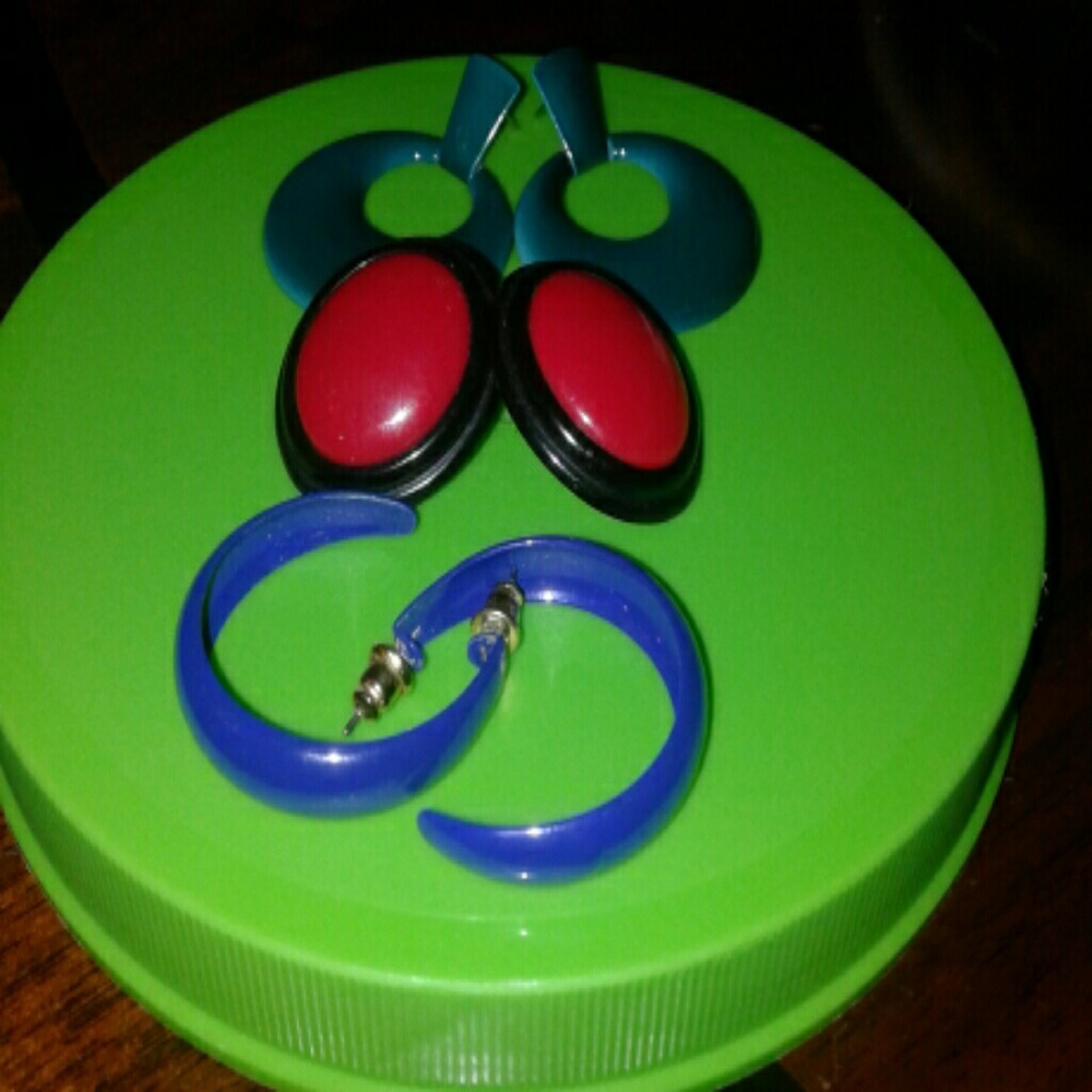 Bundle of earrings