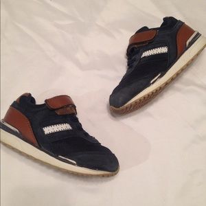 Cherokee Toddler Boys sneakers! Size 9