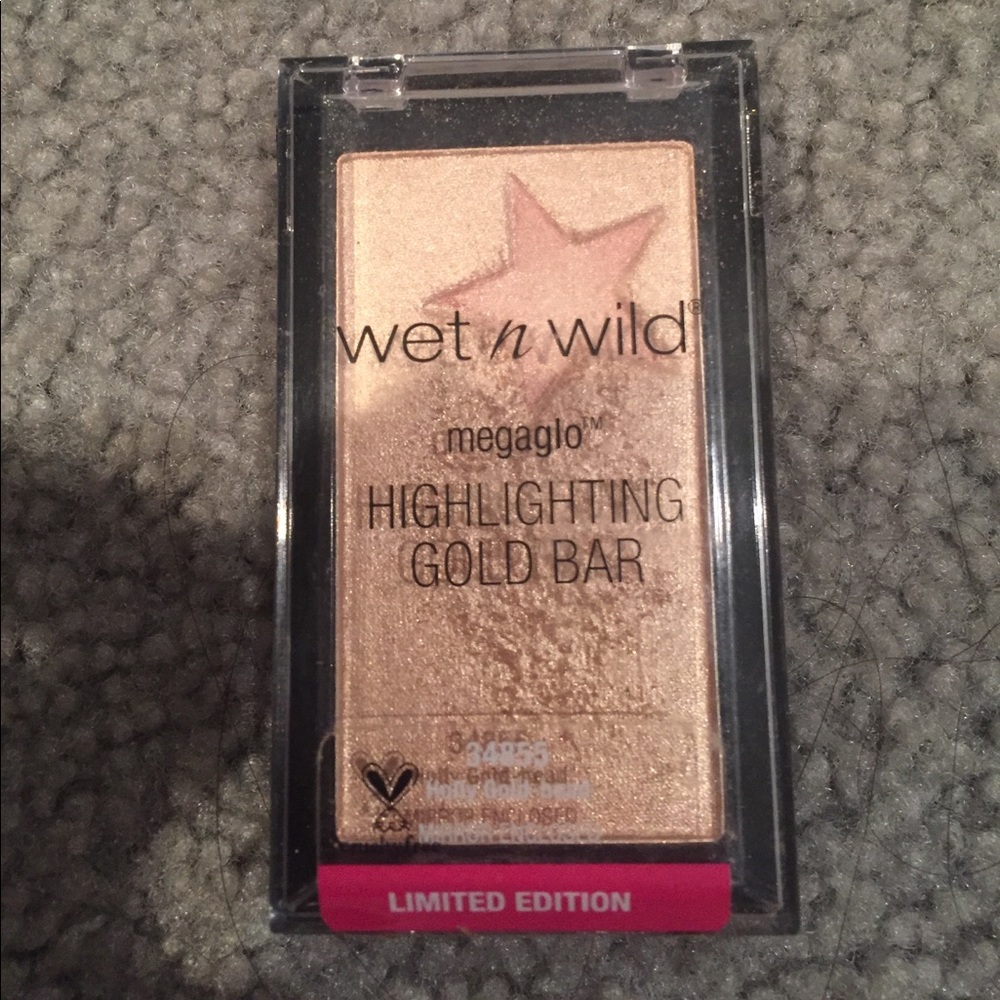 Wet n wild golden highlighter . LIMITED EDITION