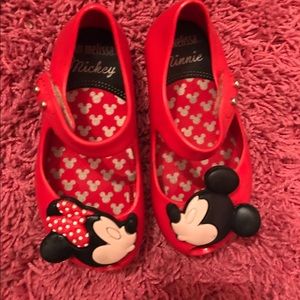 Mini Melissa Kissing Minnie/Mickey Red size 7